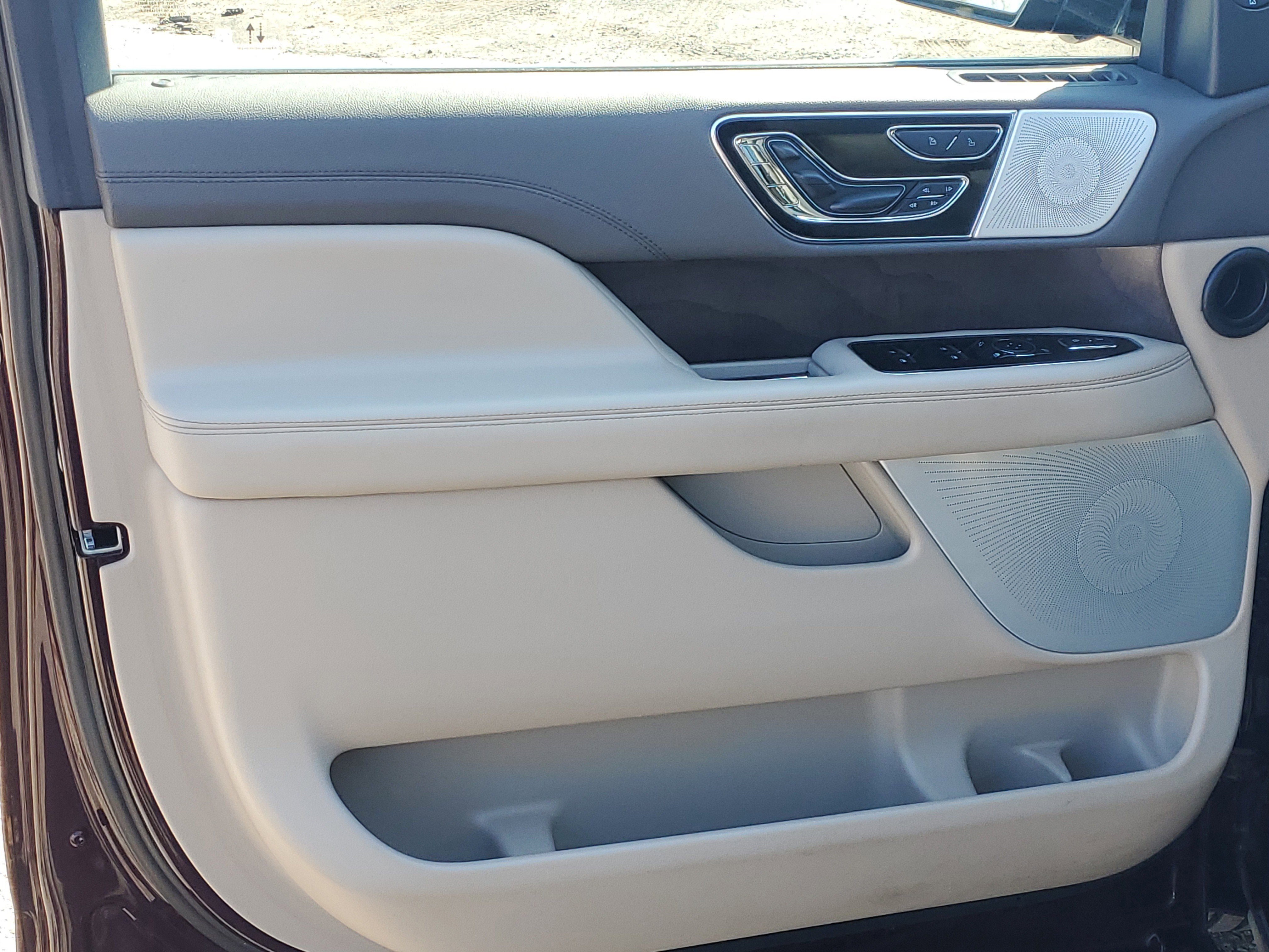 Certified 2023 Lincoln Navigator Reserve AWD/4WD image 10