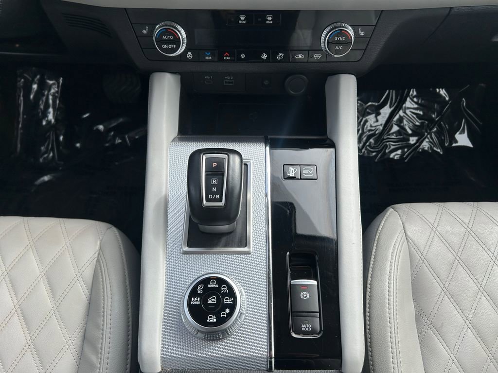 Used 2024 Mitsubishi Outlander SEL image 12