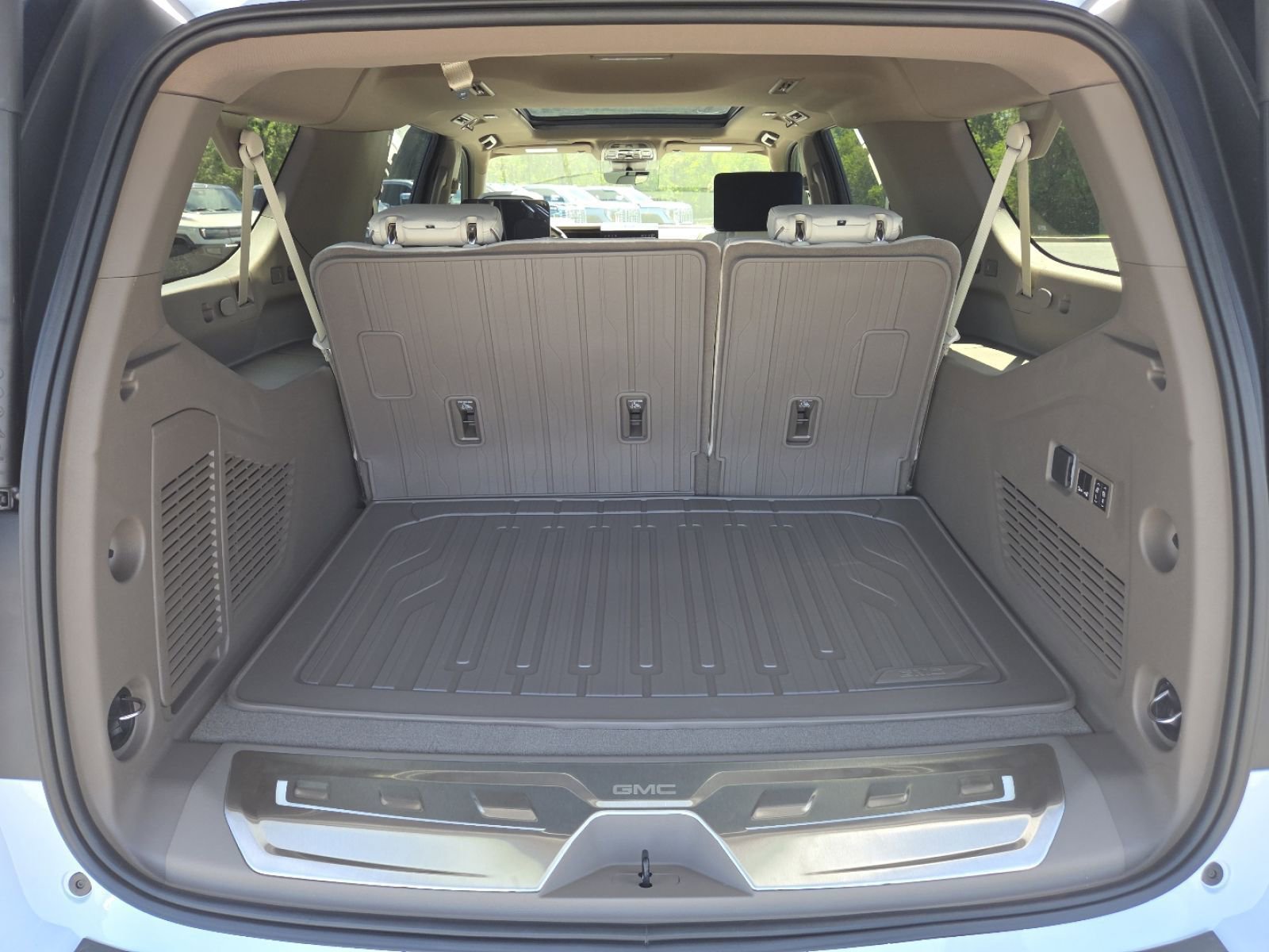 New 2026 GMC Yukon XL Denali w/ Denali Reserve Package AWD/4WD image 27