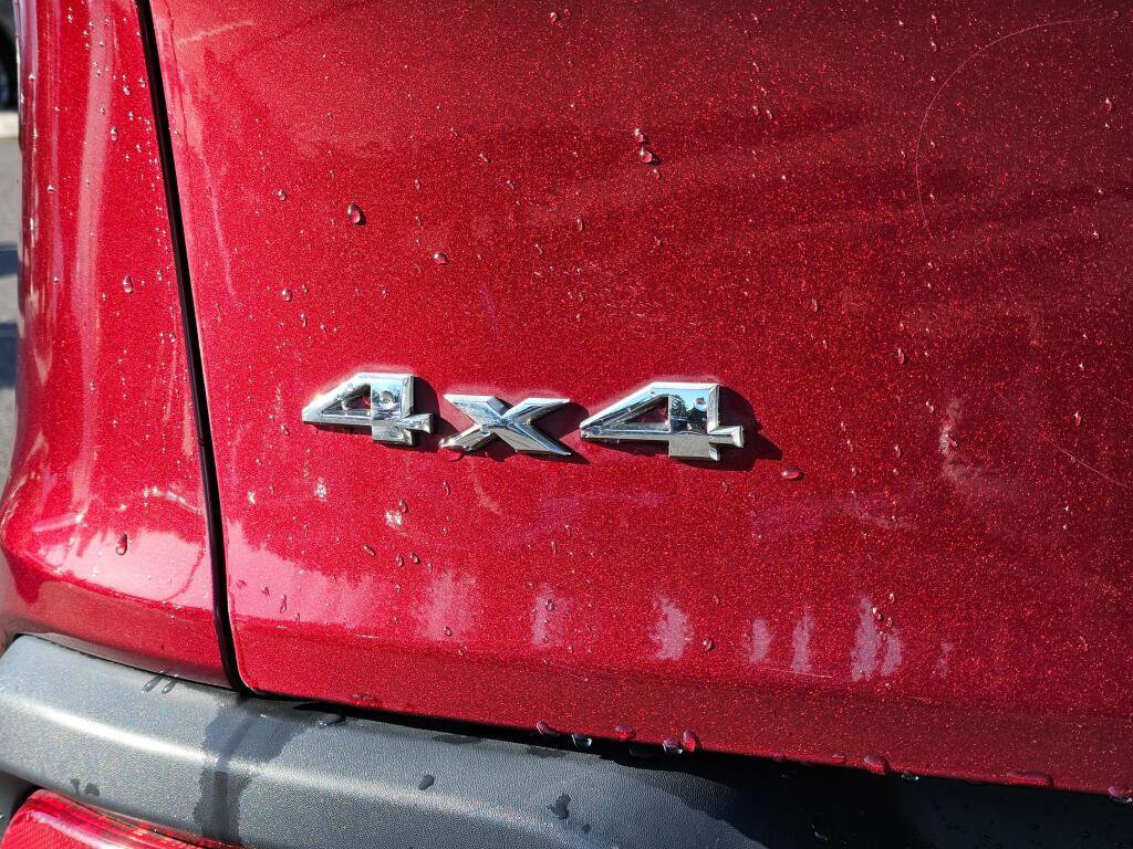 Used 2018 Jeep Cherokee Latitude Plus w/ Comfort/Convenience Group image 9