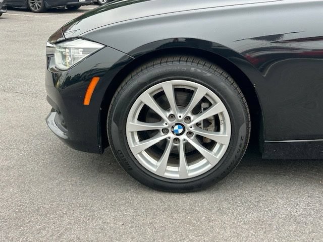 Used 2018 BMW 320i xDrive Sedan AWD/4WD image 8