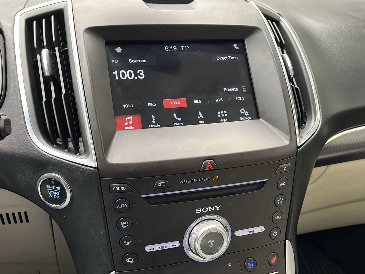 Used 2018 Ford Edge Titanium w/ Equipment Group 302A AWD/4WD image 19