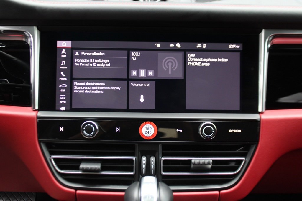 Used 2025 Porsche Macan image 26