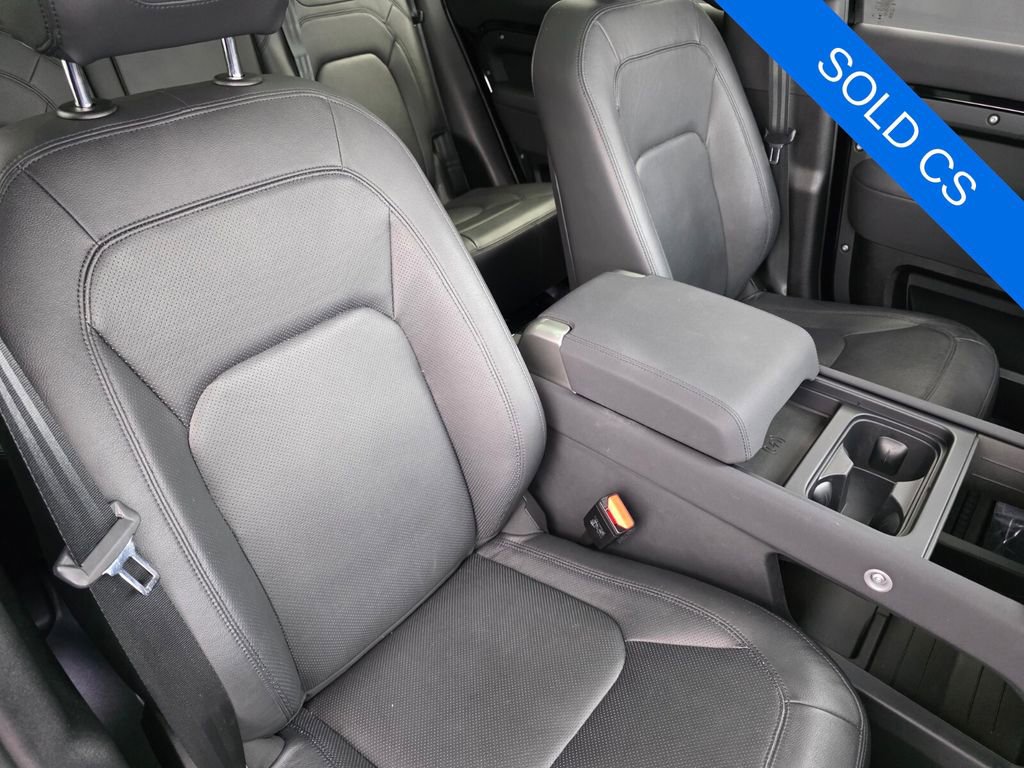 Used 2023 Land Rover Defender 130 SE image 27