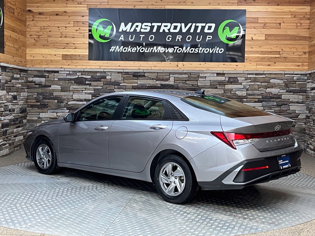 Certified 2024 Hyundai Elantra SE FWD image 12