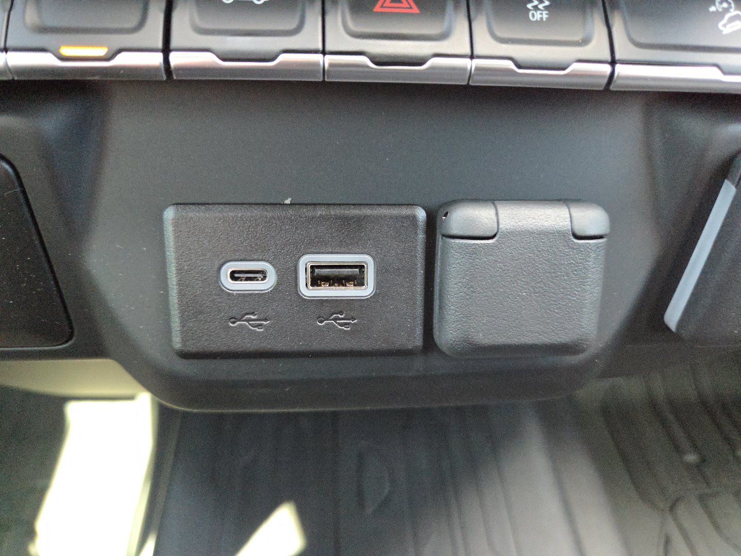 New 2026 GMC Sierra 1500 Pro w/ Graphite Edition AWD/4WD image 8
