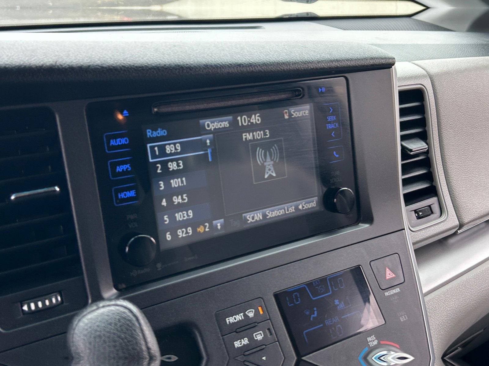 Used 2017 Toyota Sienna LE FWD image 27