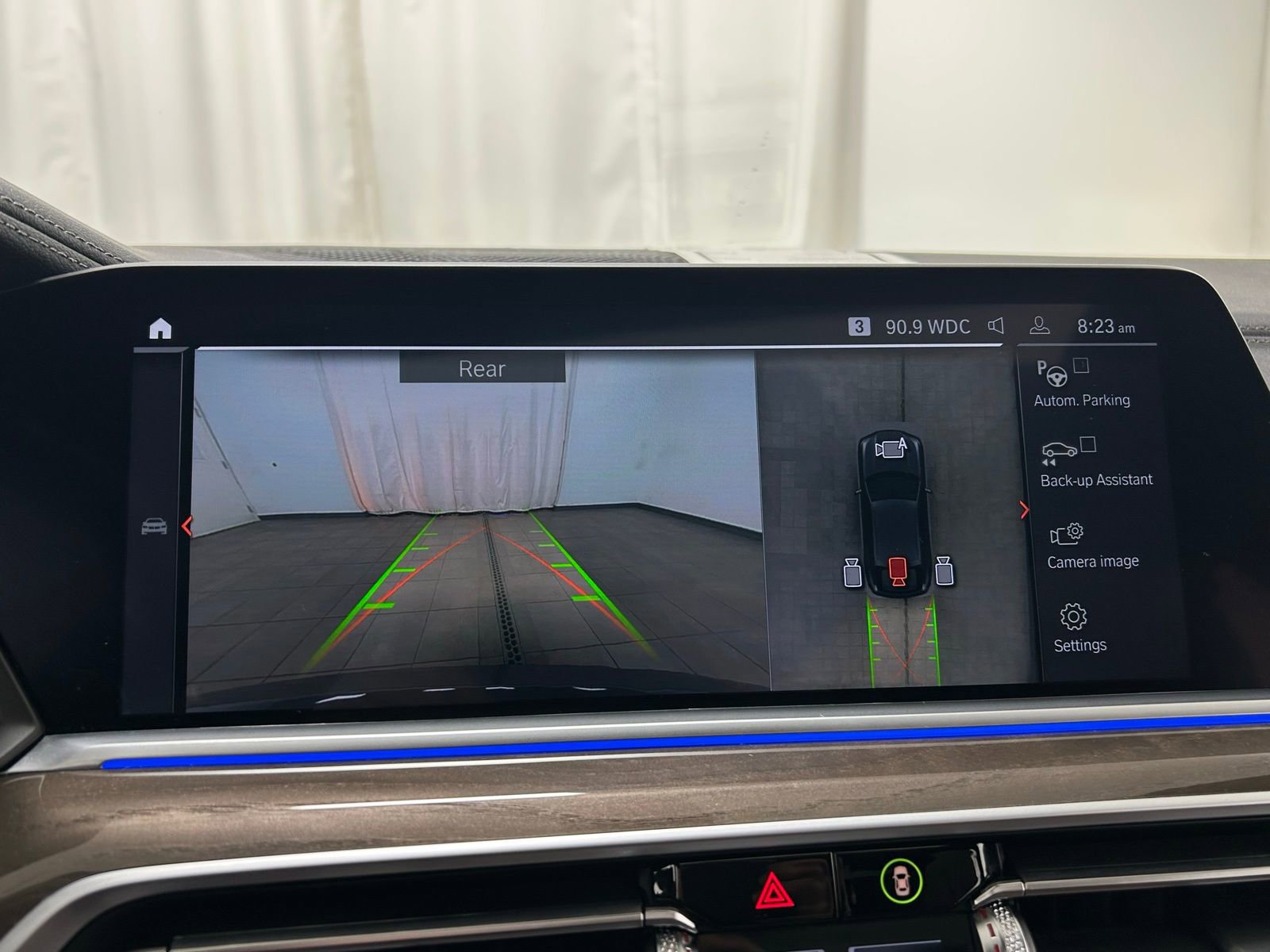 Used 2022 BMW X6 xDrive40i w/ Executive Package image 18