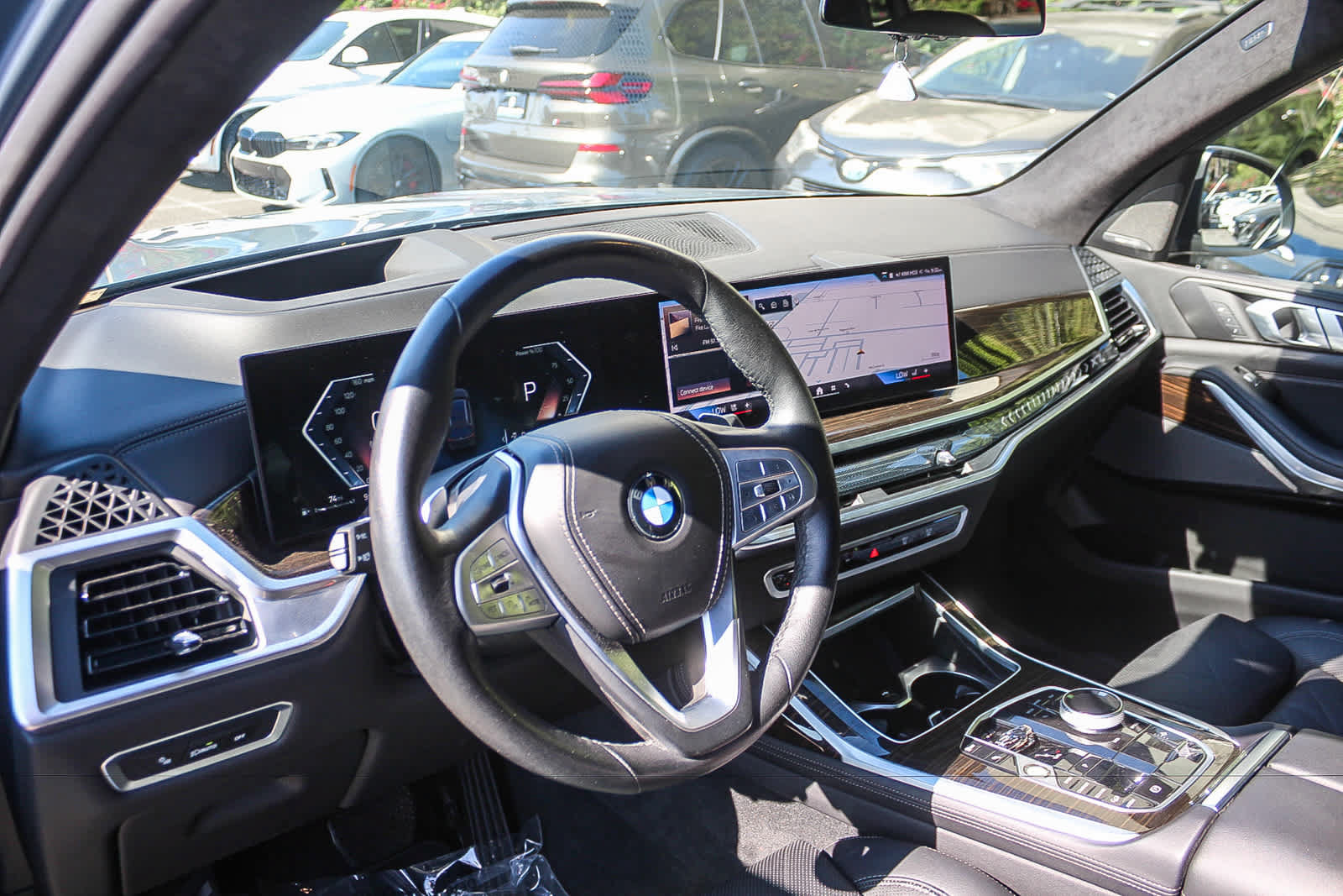 Used 2024 BMW X7 xDrive40i w/ Premium Package AWD/4WD image 16