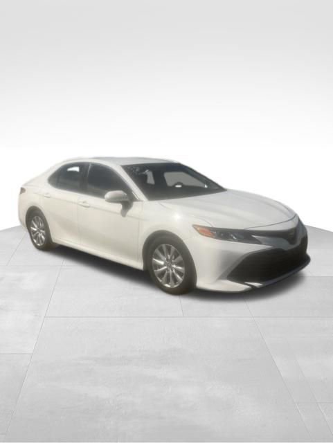 Used 2018 Toyota Camry LE FWD image 6