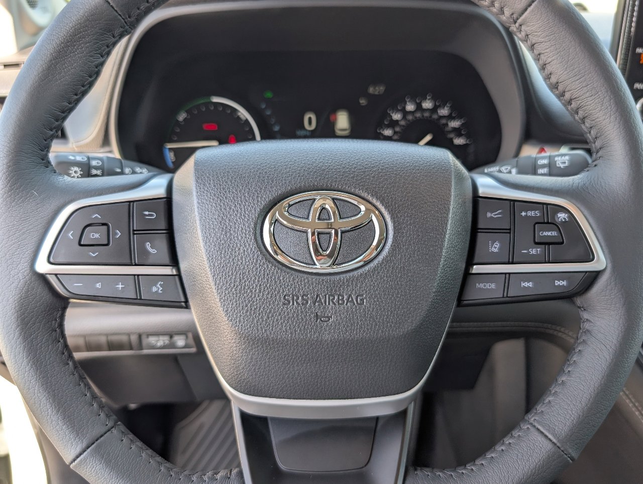 Used 2025 Toyota Sienna XLE w/ XLE Plus Package image 19