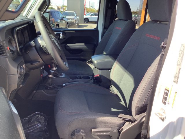 Used 2025 Jeep Wrangler Unlimited Rubicon w/ Convenience Group AWD/4WD image 8