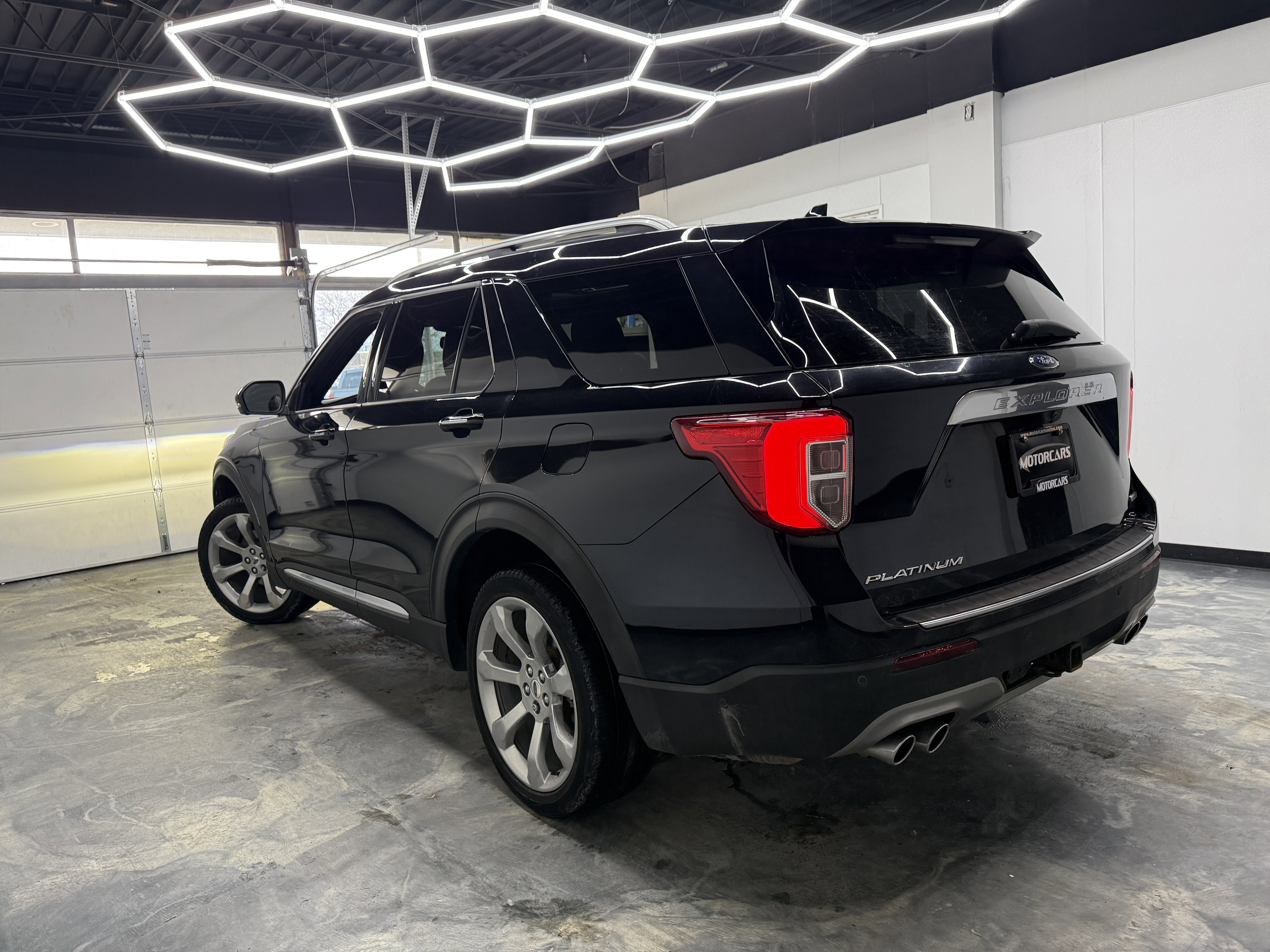 Used 2020 Ford Explorer Platinum image 3