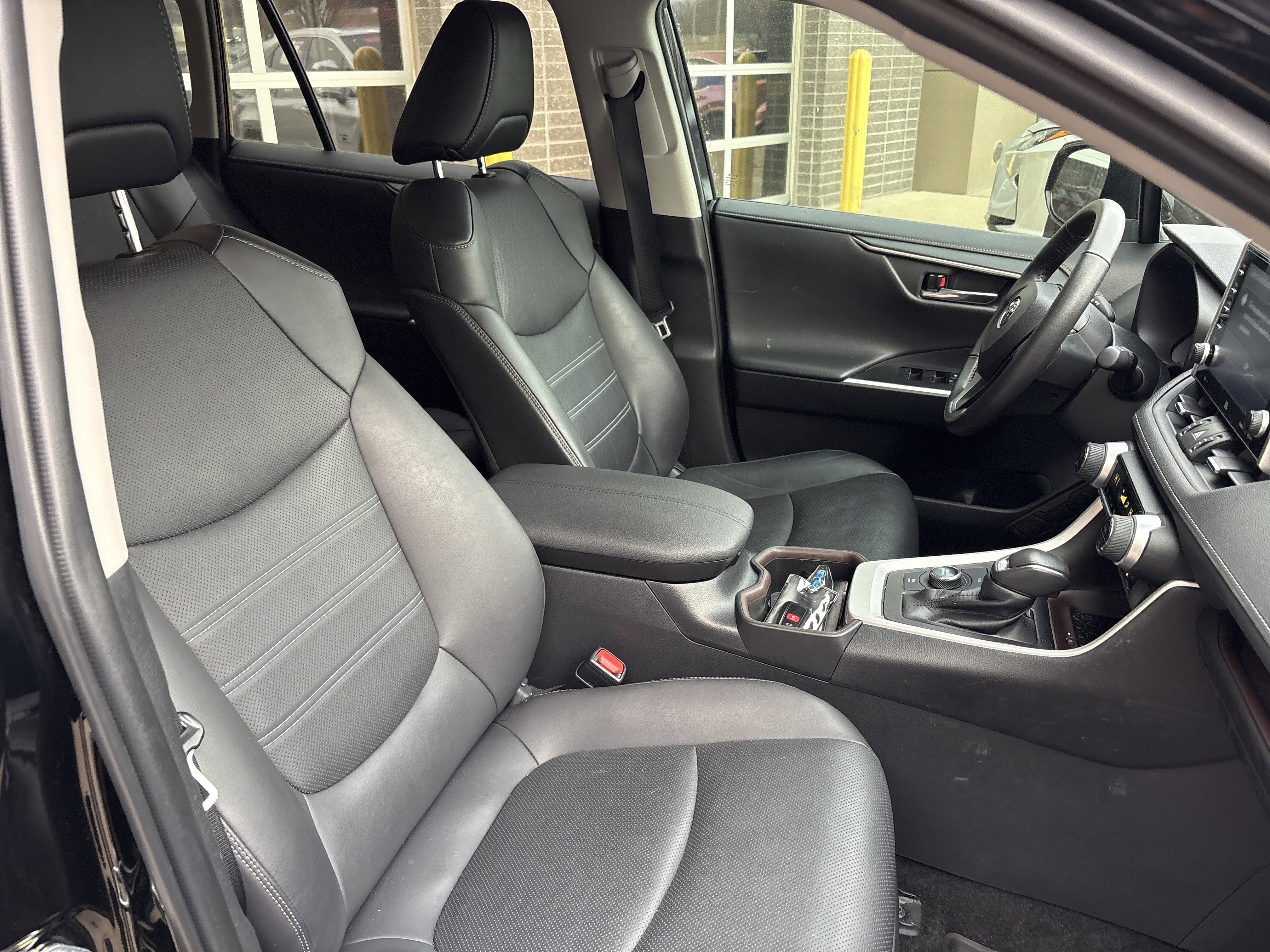 Used 2022 Toyota RAV4 Limited image 33