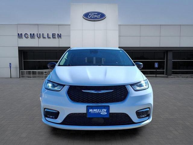 Used 2024 Chrysler Pacifica Touring-L image 8