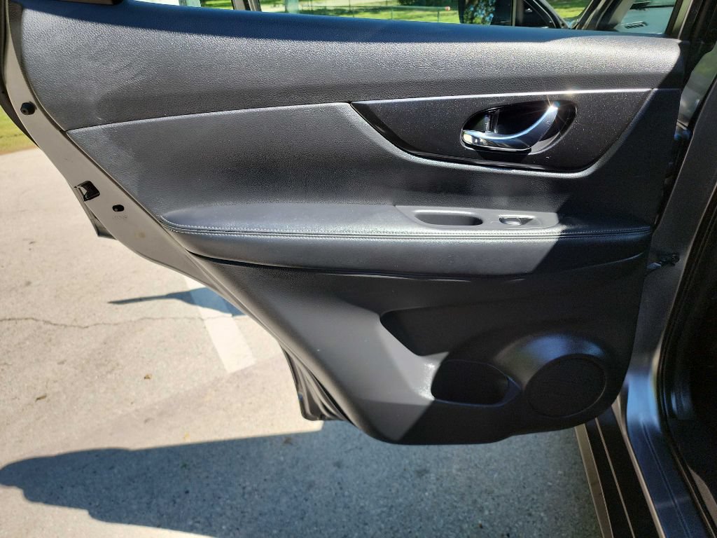 Used 2018 Nissan Rogue S FWD image 24