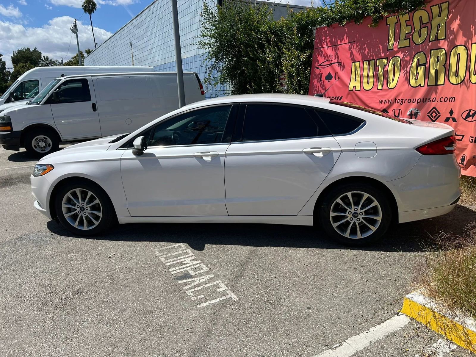 Used 2017 Ford Fusion SE FWD image 7