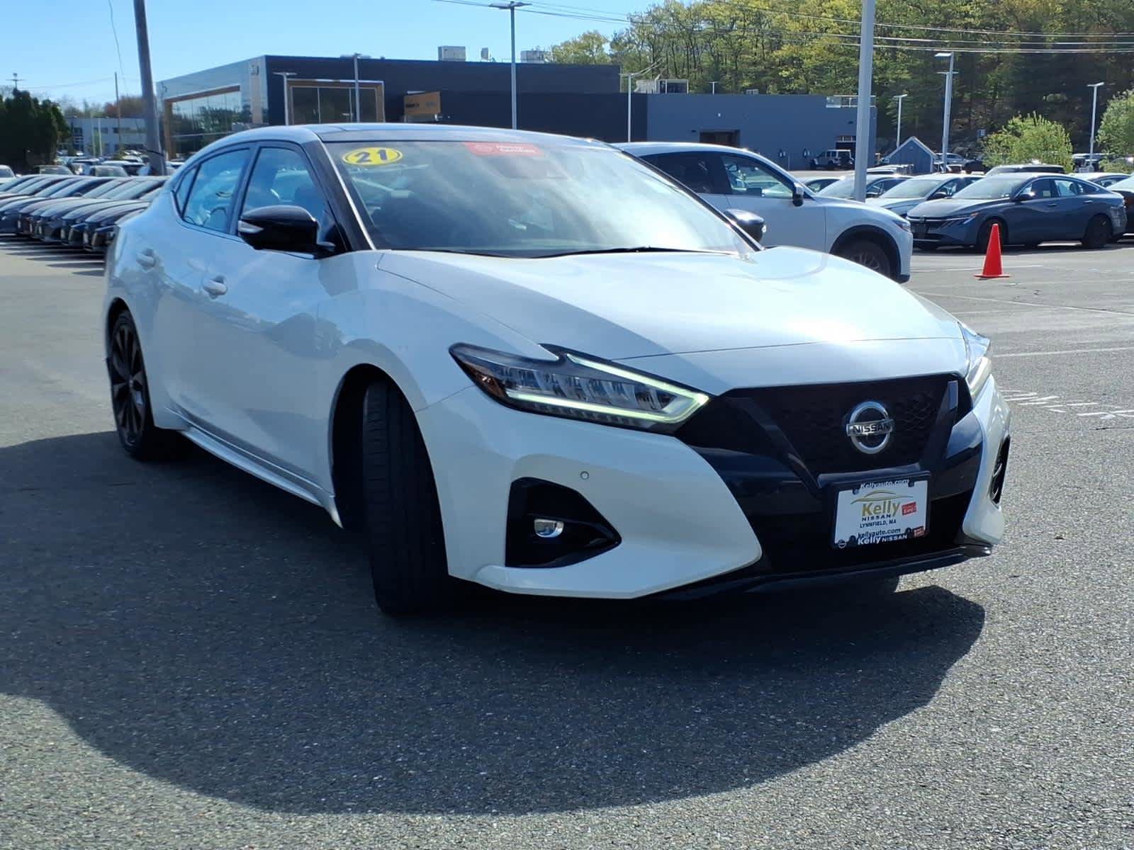 Certified 2021 Nissan Maxima SR w/ Sport Mat Group FWD image 3