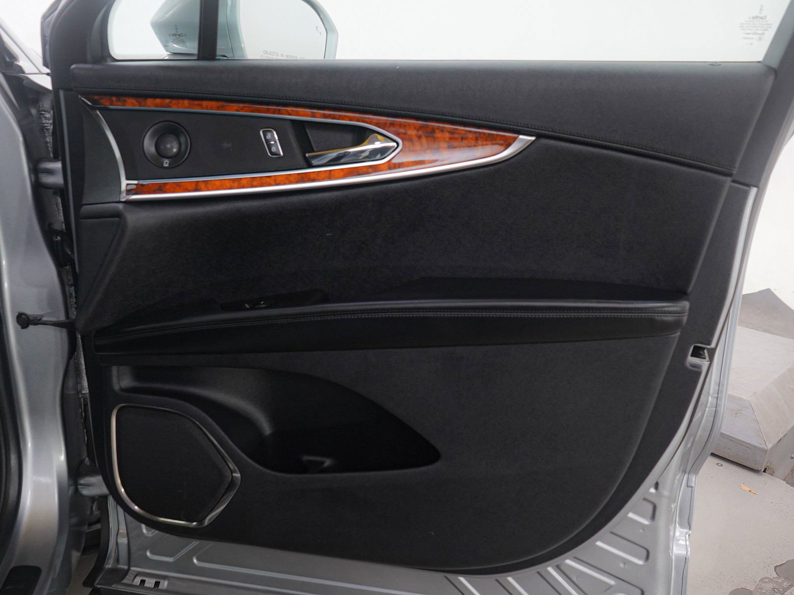 Used 2020 Lincoln Nautilus Reserve w/ Equipment Group 201A image 11