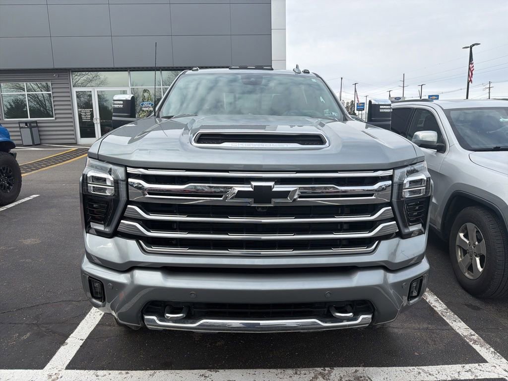 Used 2024 Chevrolet Silverado 2500 High Country w/ High Country Premium Package image 2