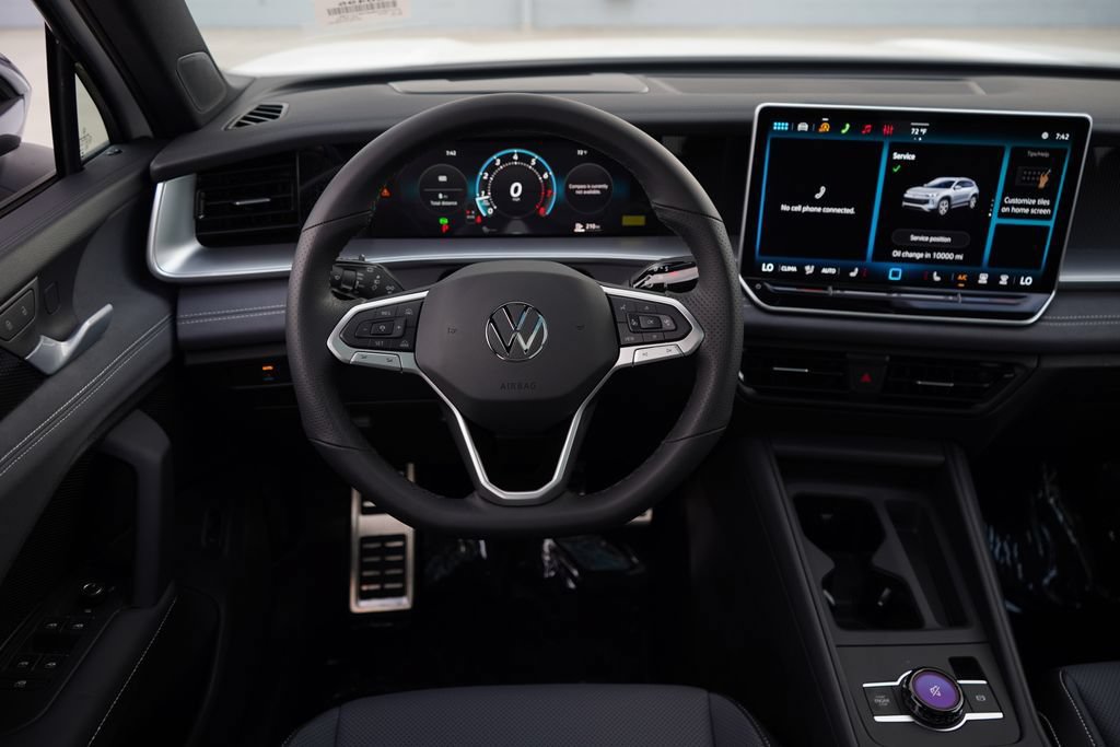 New 2026 Volkswagen Tiguan SE R-Line FWD image 9