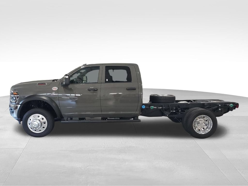 New 2026 RAM 5500 4x4 Crew Cab image 2