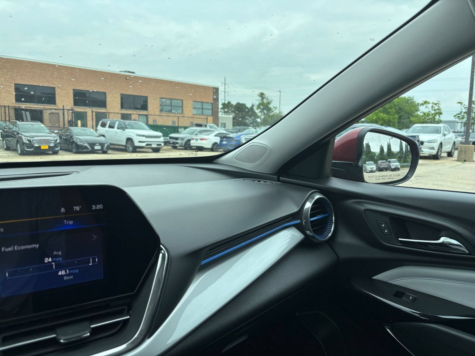Used 2025 Chevrolet Trax LT FWD image 33