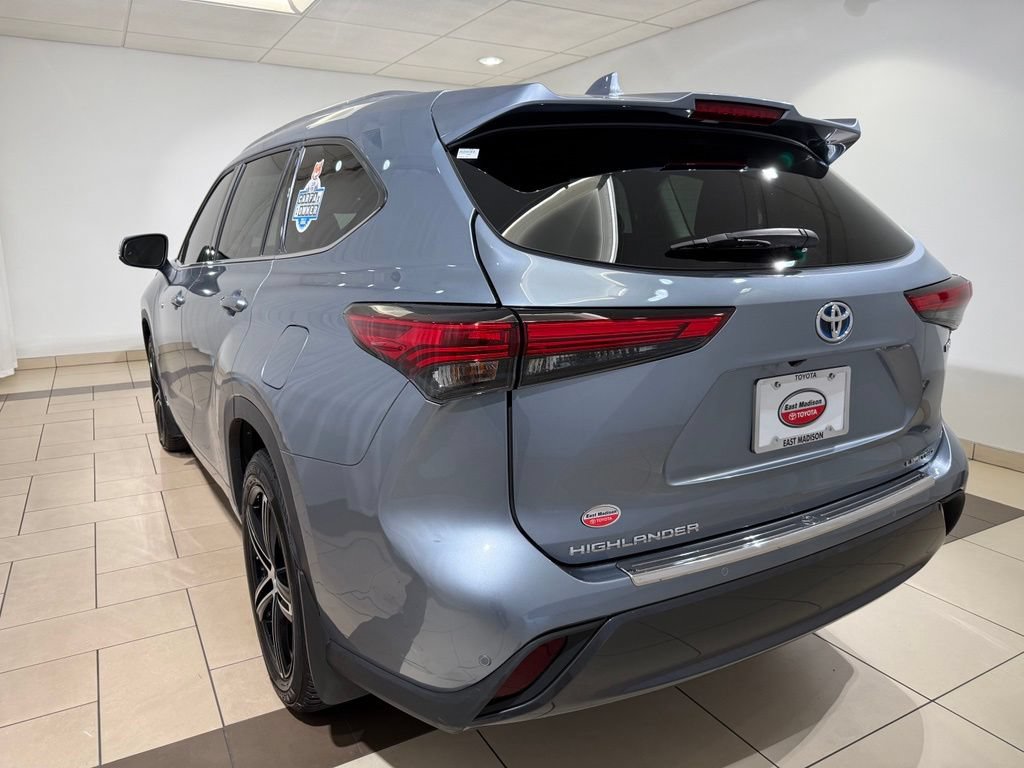 Certified 2021 Toyota Highlander Limited AWD/4WD image 3