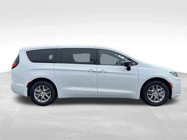 New 2026 Chrysler Pacifica Select FWD image 8