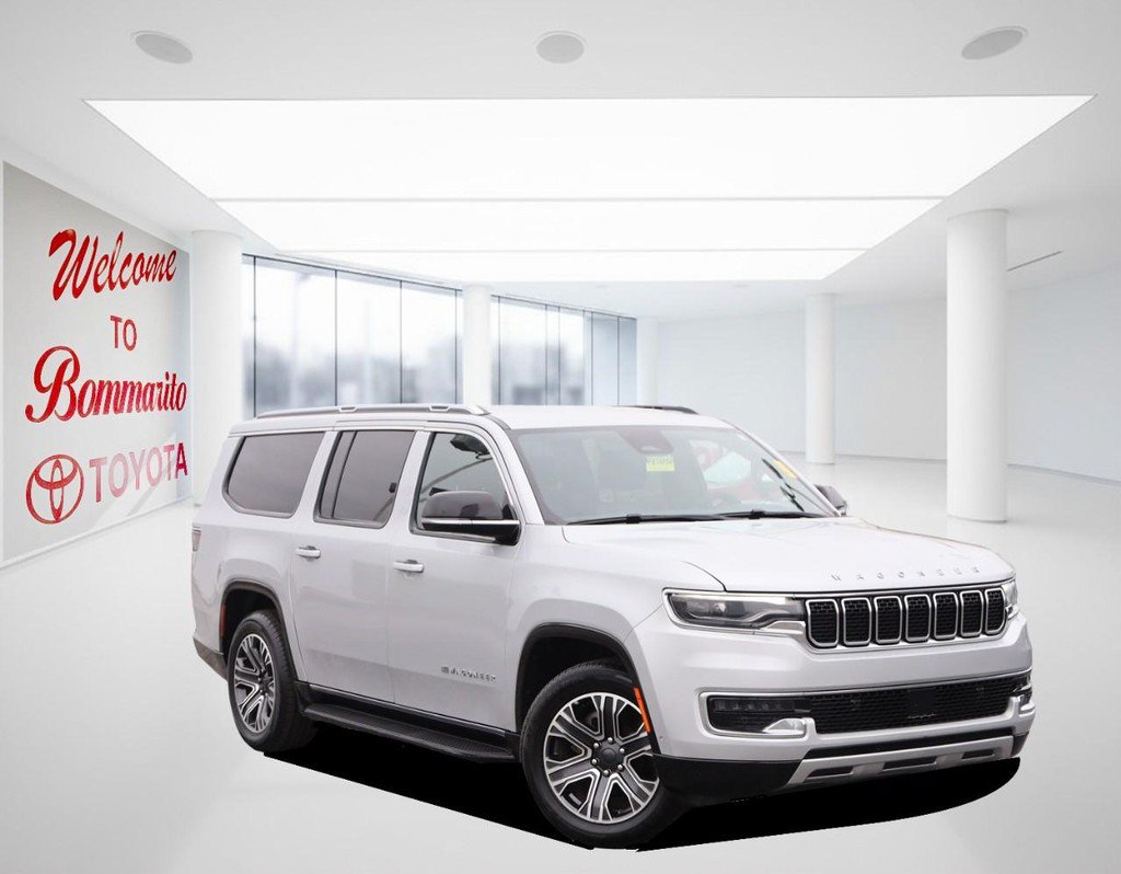 Used 2023 Jeep Wagoneer L Series II AWD/4WD image 2