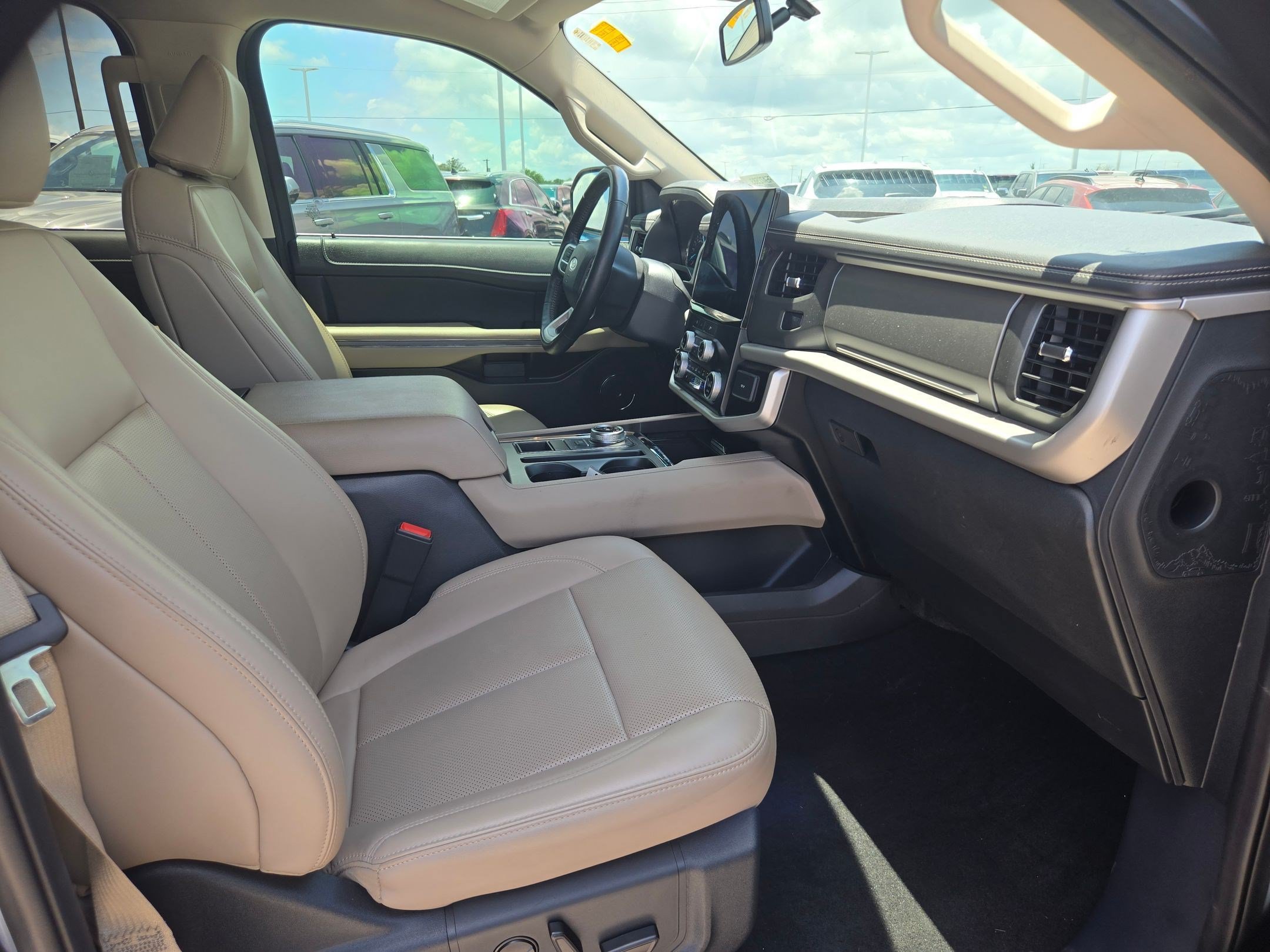 Used 2024 Ford Expedition XLT RWD image 24