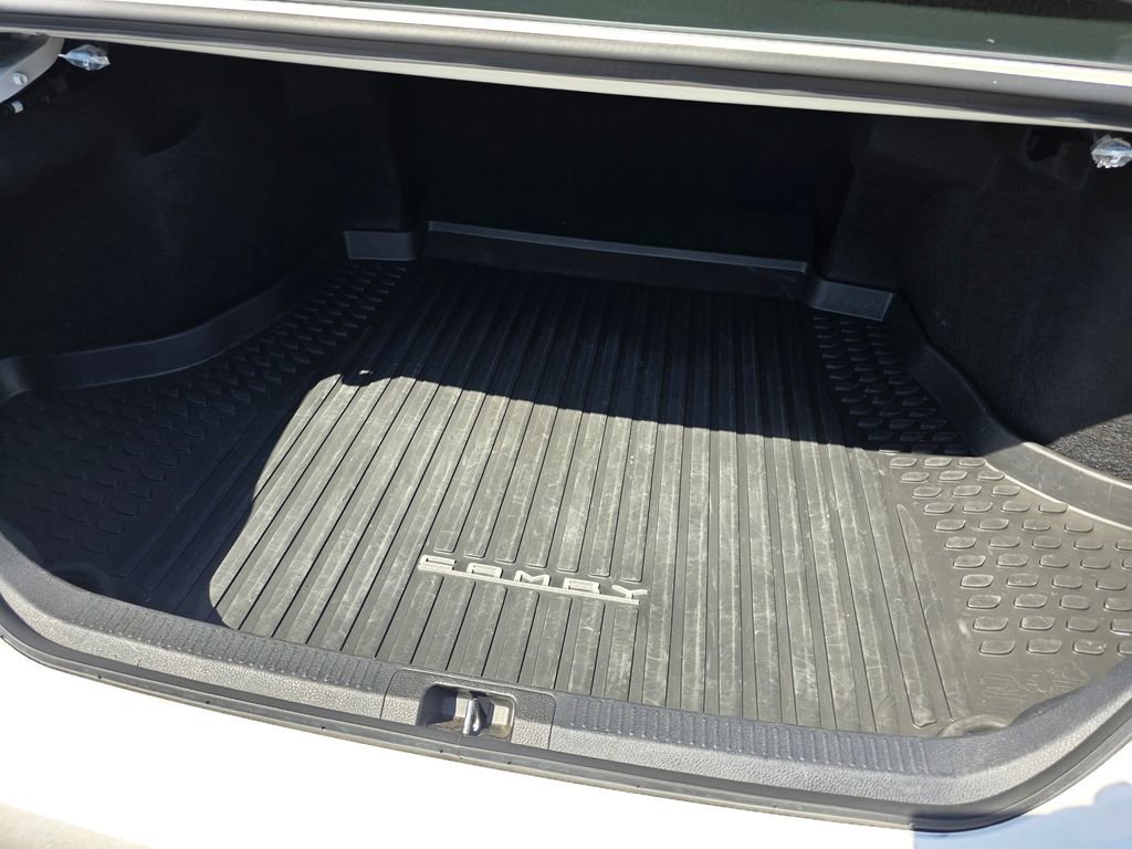 Used 2025 Toyota Camry SE FWD image 19