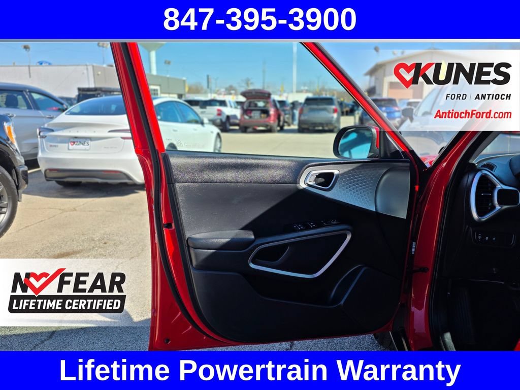 Used 2025 Kia Soul LX w/ LX Technology Package FWD image 20