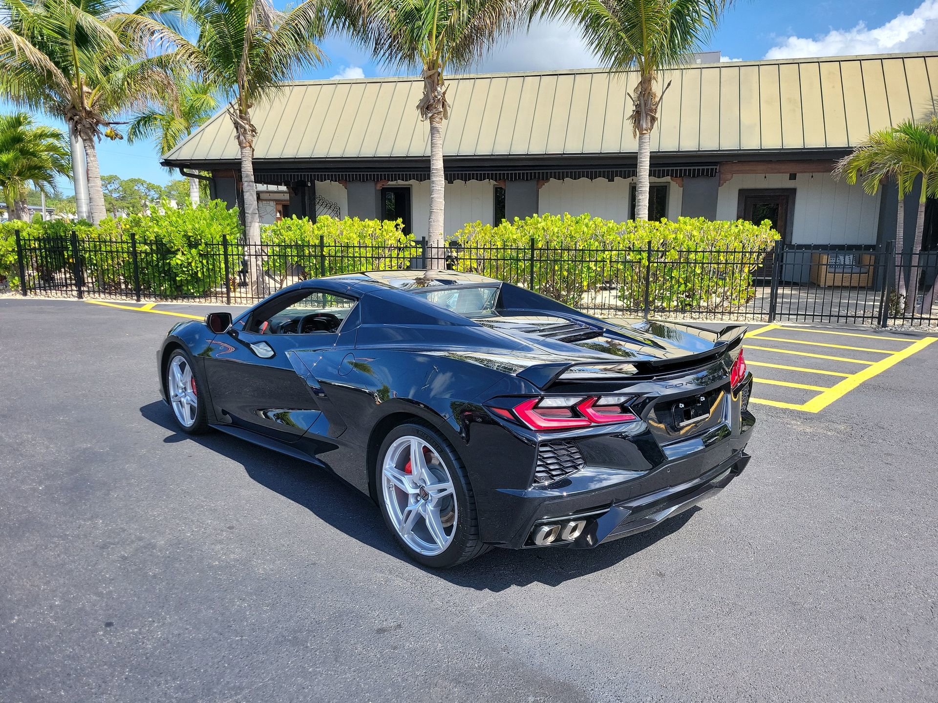 Used 2021 Chevrolet Corvette Stingray Premium Conv w/ Z51 Performance Package RWD image 8