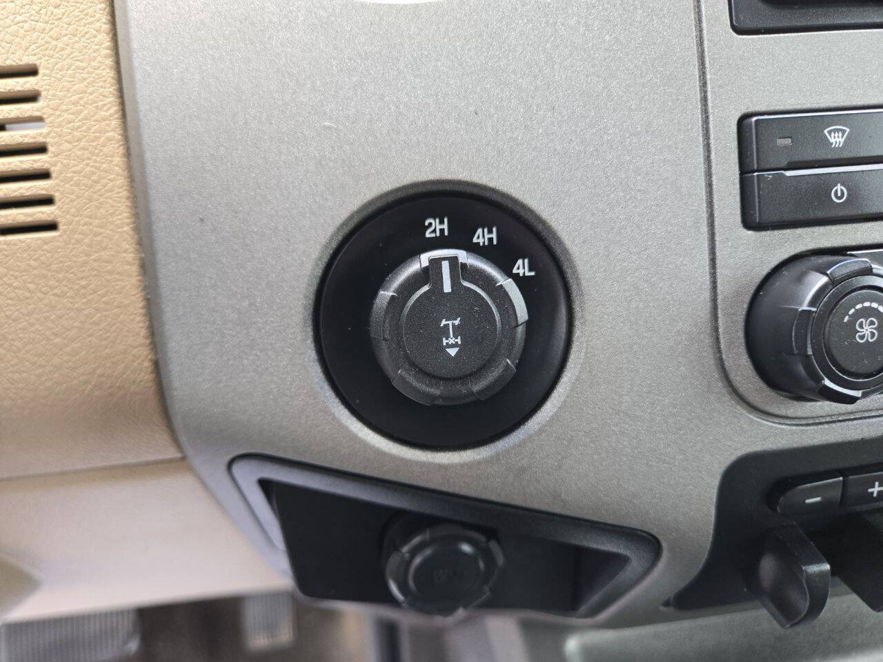 Used 2012 Ford F250 XLT w/ XLT Premium Pkg AWD/4WD image 36