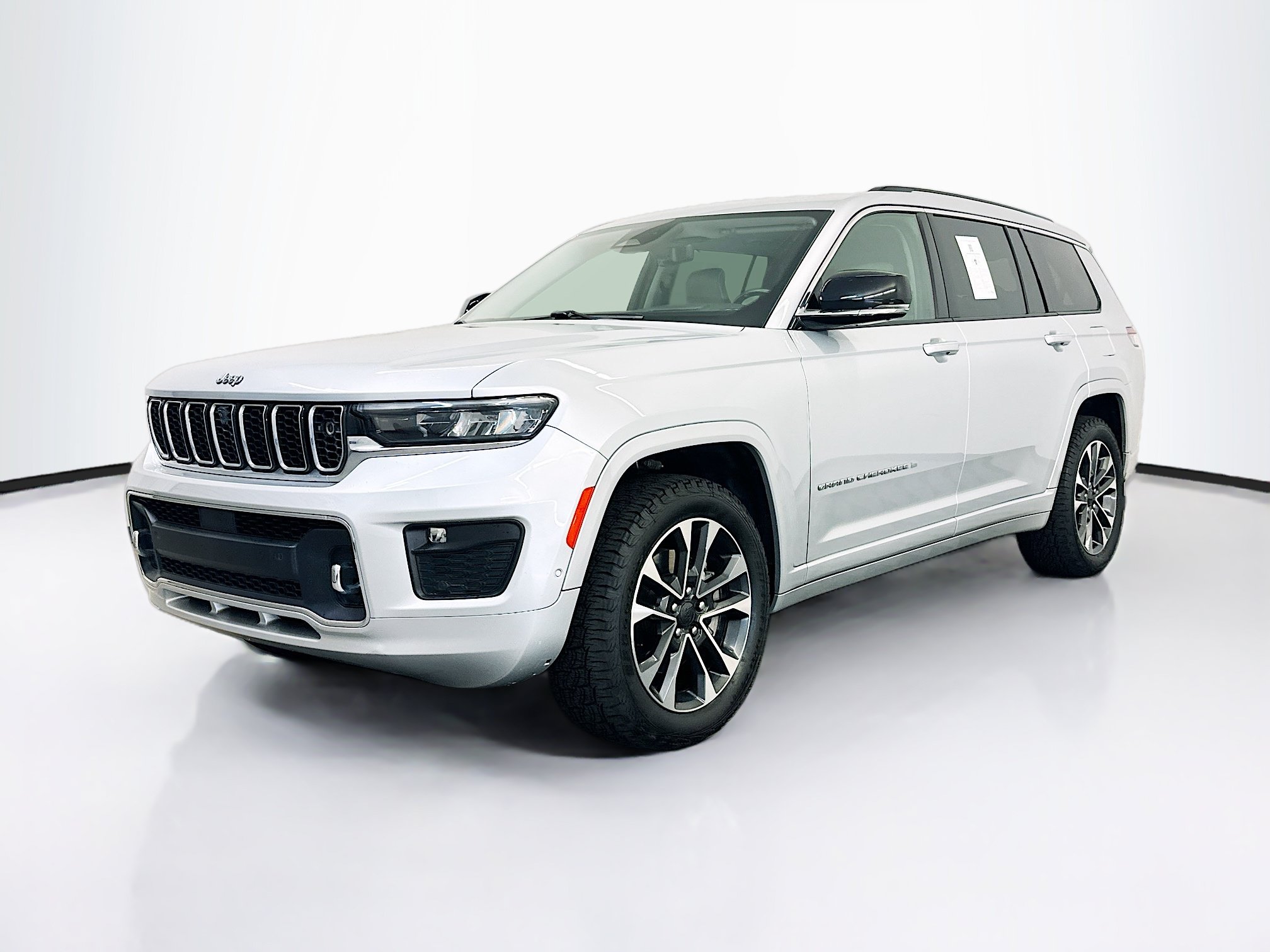 Used 2021 Jeep Grand Cherokee L Overland w/ Advanced Protech Group III AWD/4WD image 3