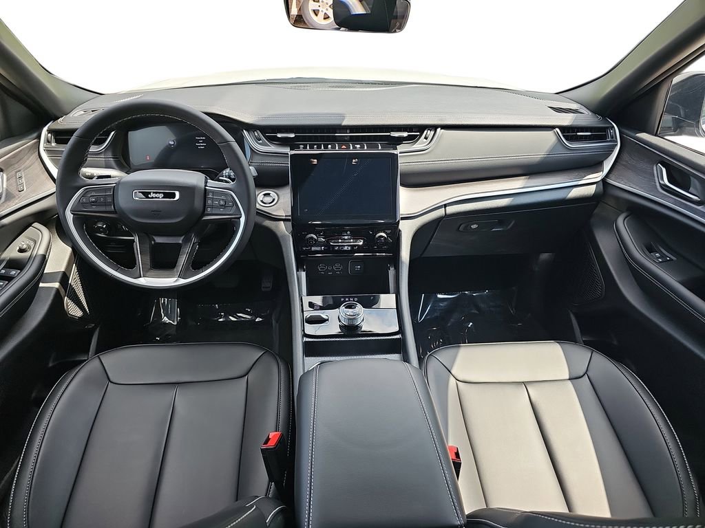 New 2025 Jeep Grand Cherokee Limited image 9