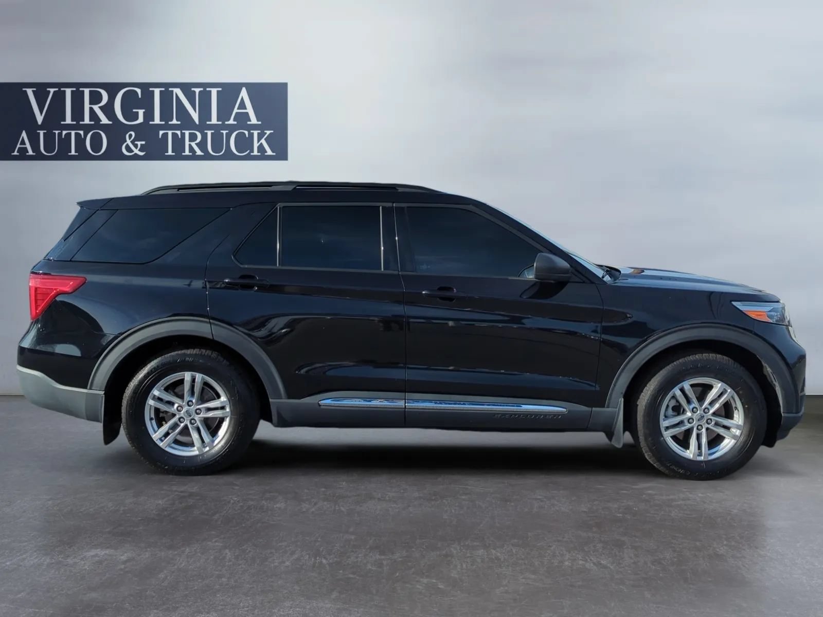 Used 2020 Ford Explorer XLT w/ Class III Trailer Tow Package RWD image 7