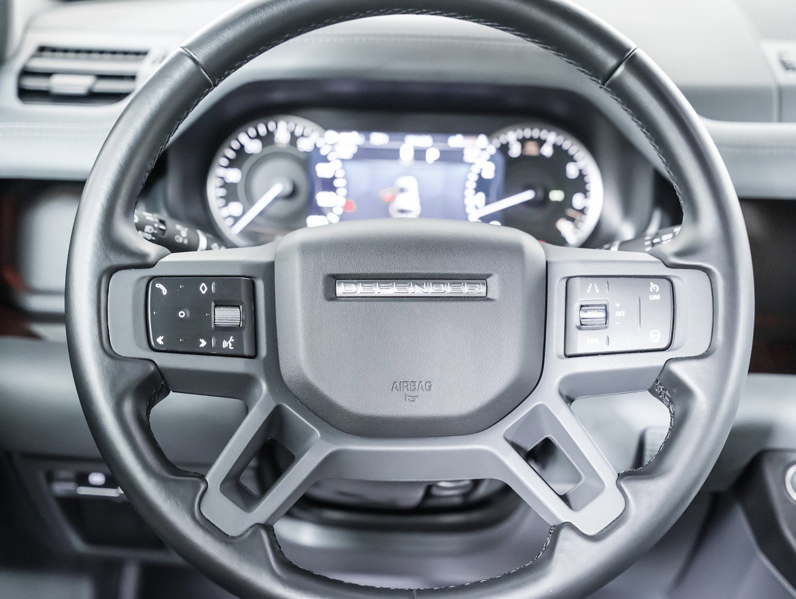 Used 2023 Land Rover Defender 110 X-Dynamic SE image 12