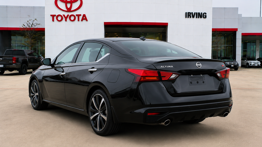 Used 2023 Nissan Altima 2.5 SR AWD/4WD image 3