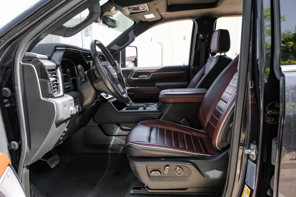 Used 2024 GMC Sierra 3500 Denali Ultimate image 4