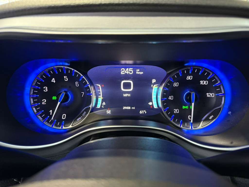 Used 2025 Chrysler Pacifica Limited FWD image 13