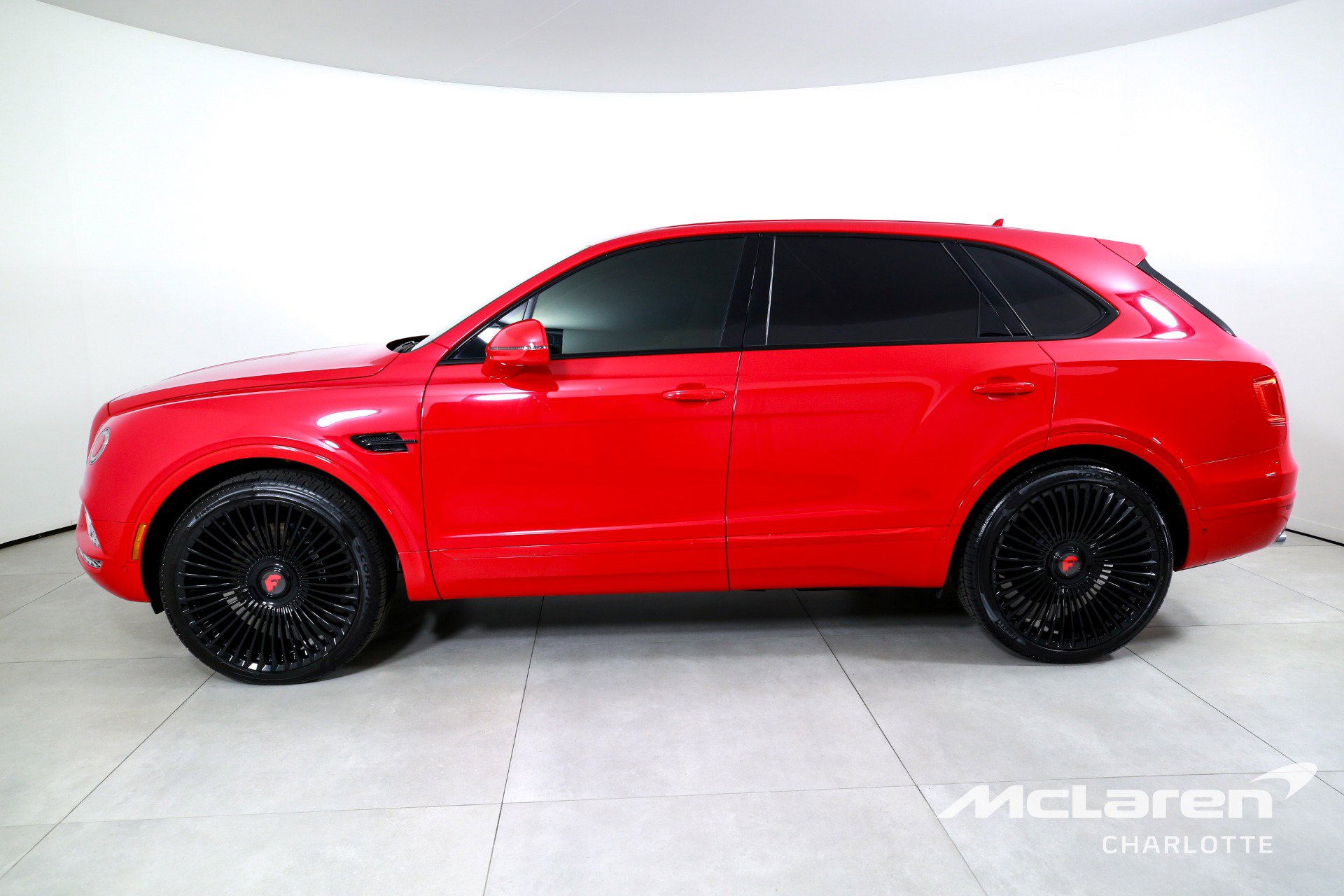 Used 2018 Bentley Bentayga Onyx Edition image 5