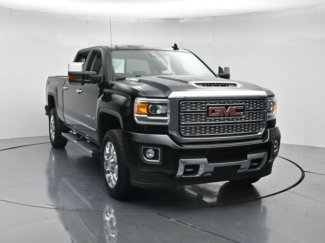 Used 2018 GMC Sierra 2500 Denali w/ Duramax Plus Package AWD/4WD image 4