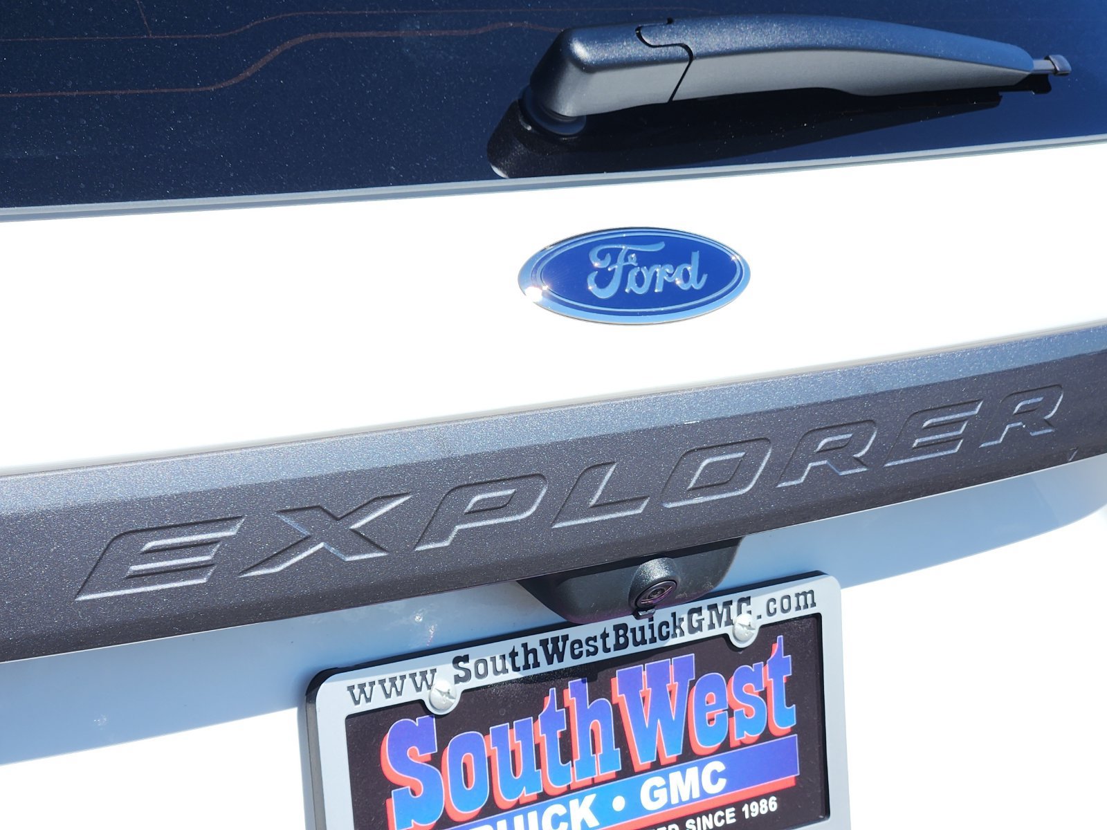 Used 2022 Ford Explorer XLT w/ Equipment Group 202A RWD image 12