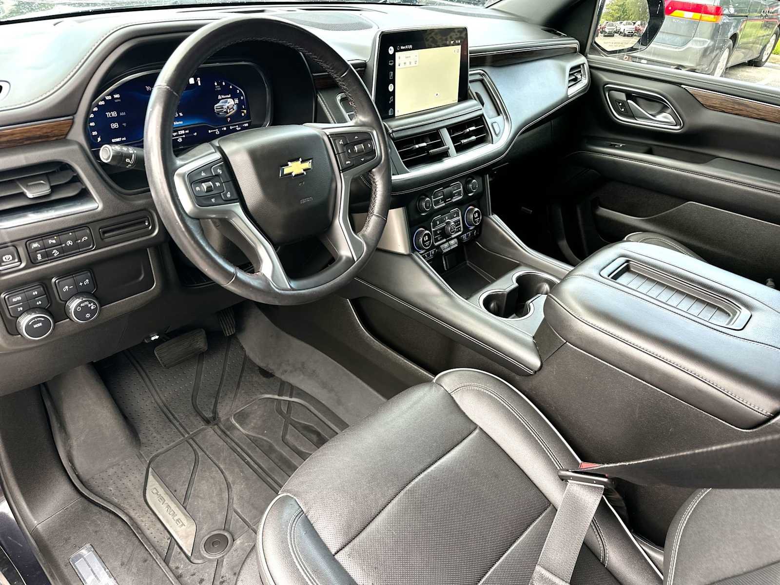 Used 2022 Chevrolet Suburban Premier AWD/4WD image 18