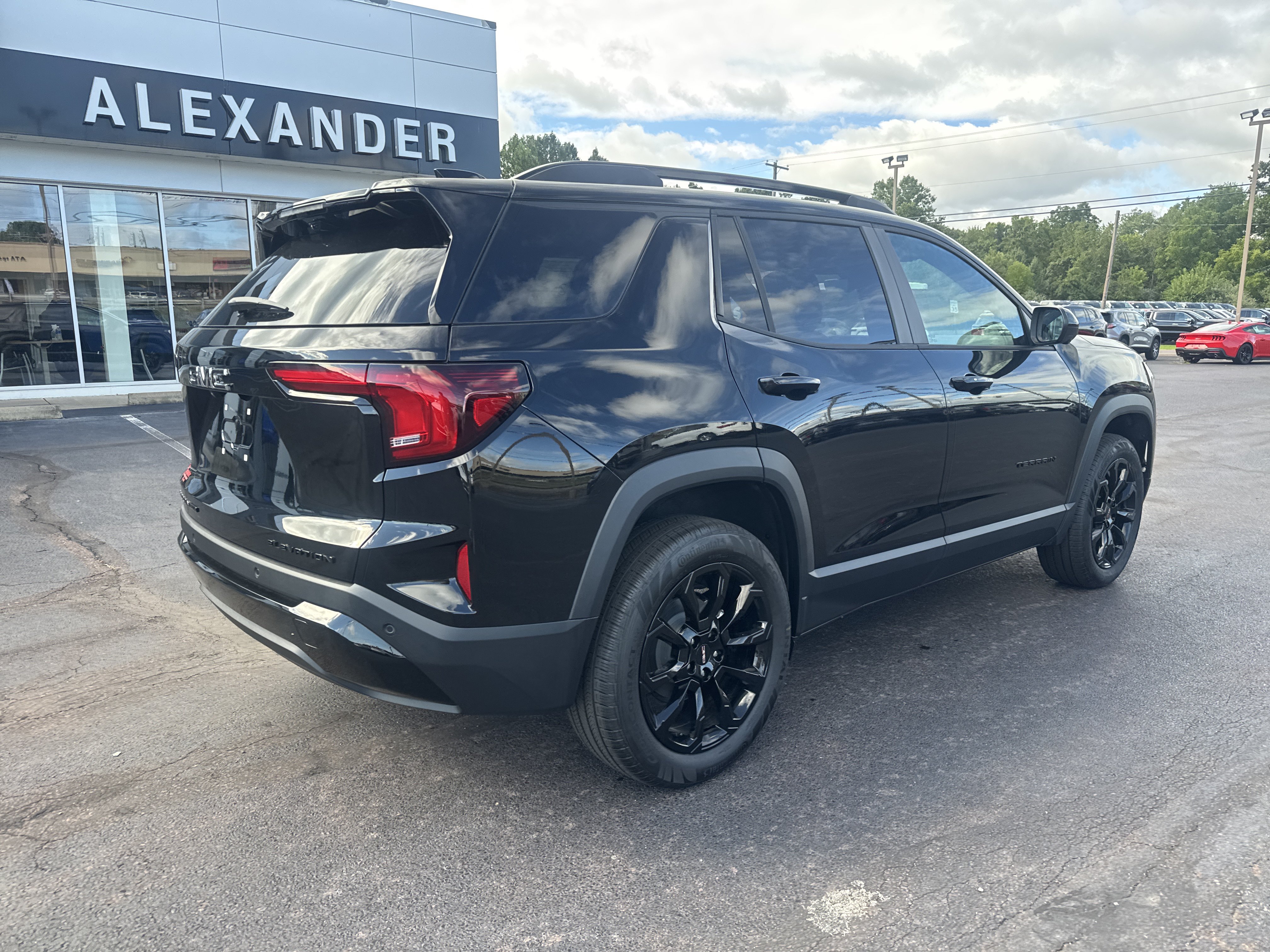 New 2027 GMC Terrain Elevation w/ Elevation Premium Package AWD/4WD image 3