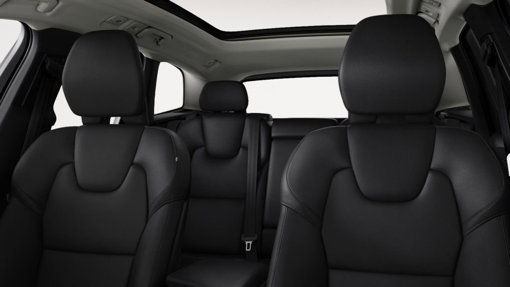 Used 2024 Volvo XC60 B5 Plus w/ Climate Package image 7