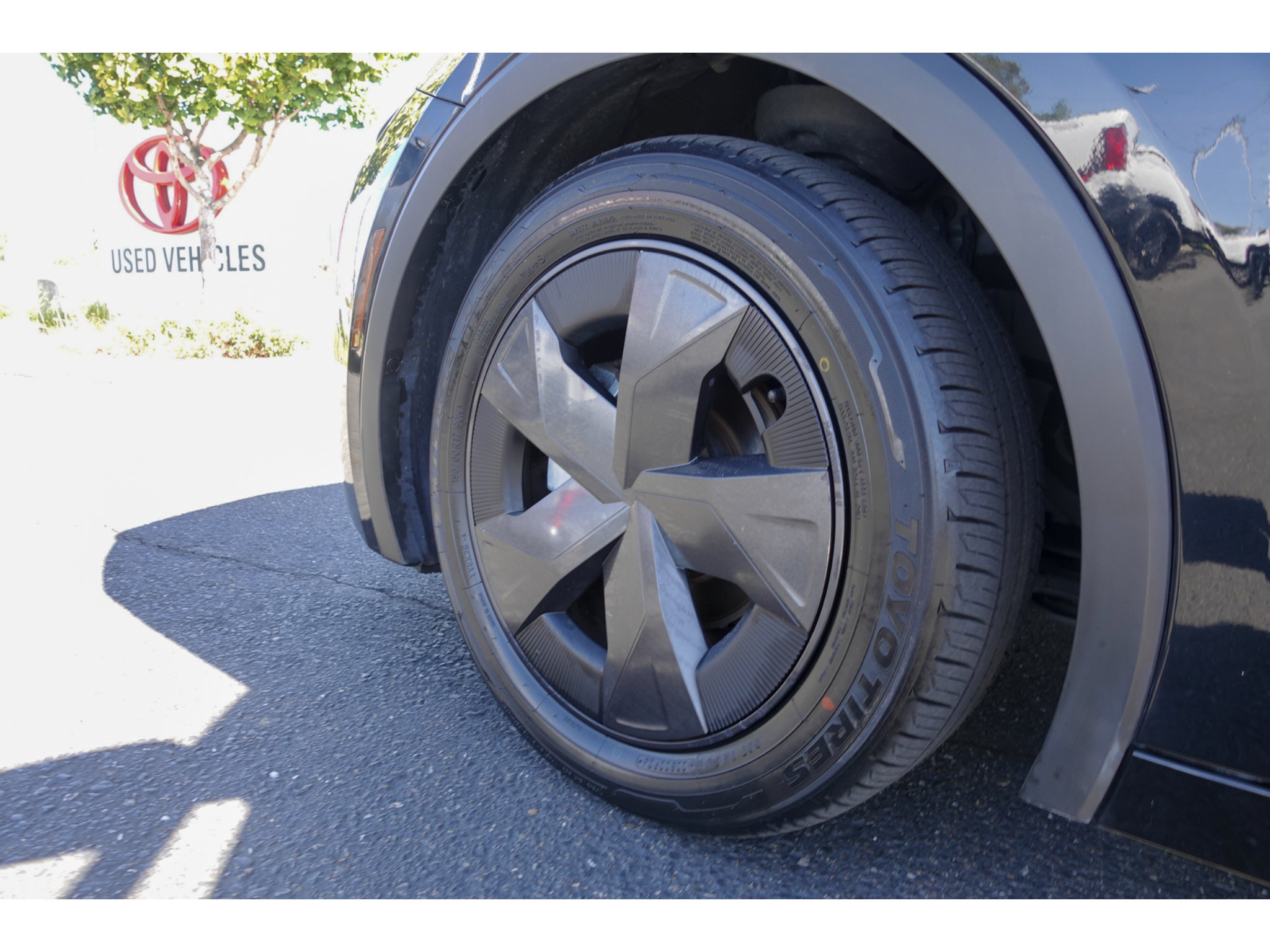 Used 2024 Toyota Prius LE FWD image 23