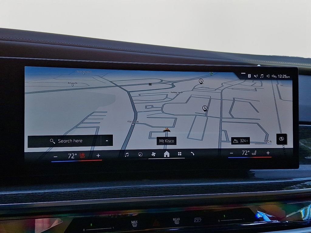 Certified 2025 BMW 750e xDrive w/ Executive Package image 18